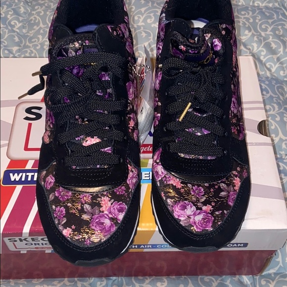 sneakers - Picture 3 of 3